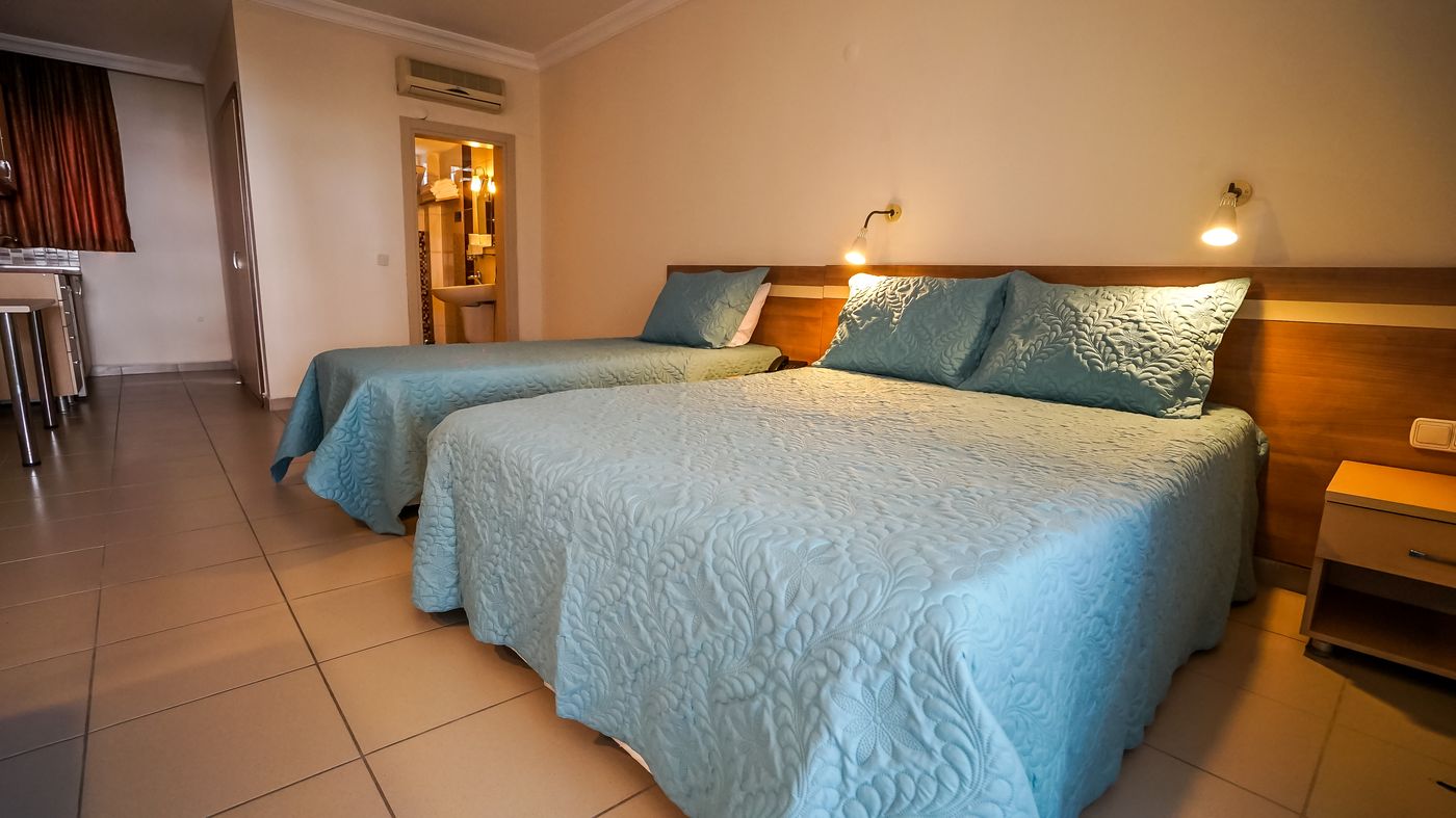 Catty Cats Garden Hotel