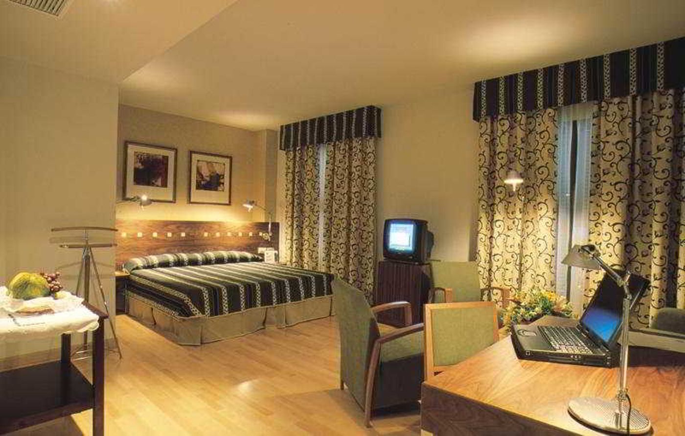 Gran-Hotel-Victoria-Room-7