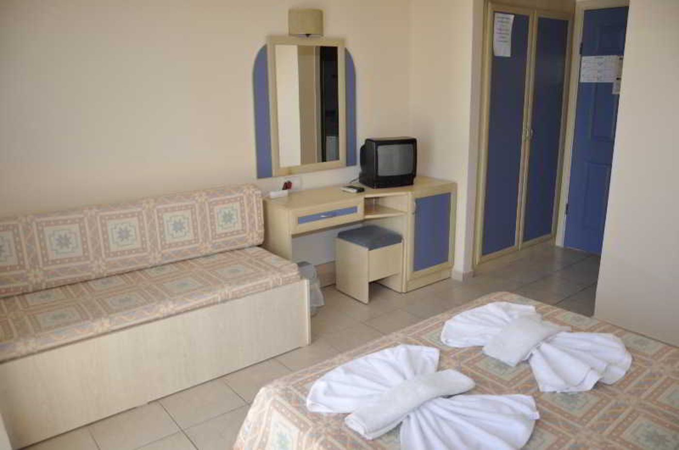 Montebello-Deluxe-Hotel-Room-21