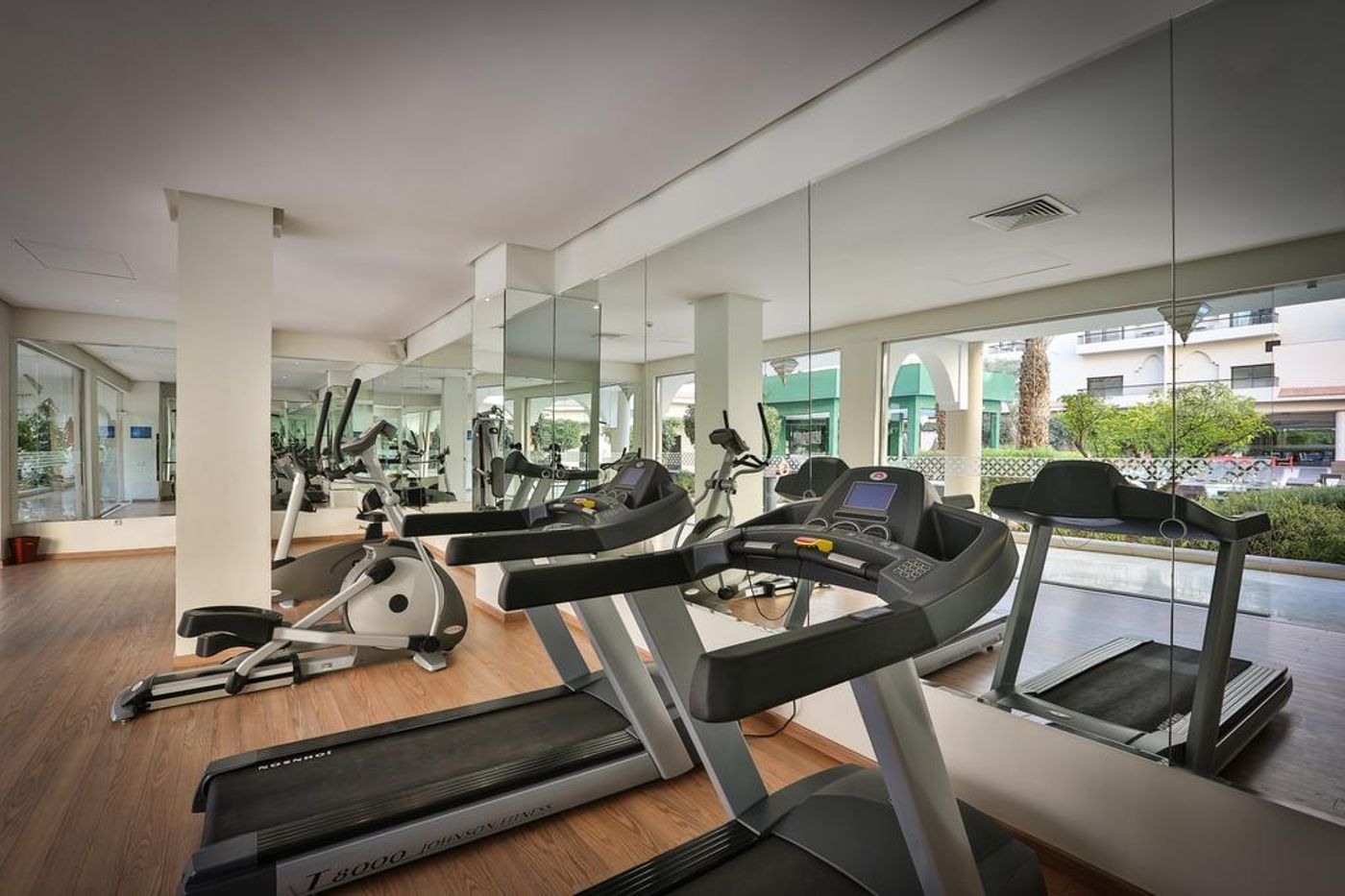 Hotel-Opera-Plaza-Sports-and-Entertainment-47