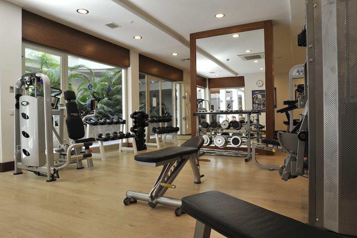 Barut-B-Suites-Sports-and-Entertainment-75