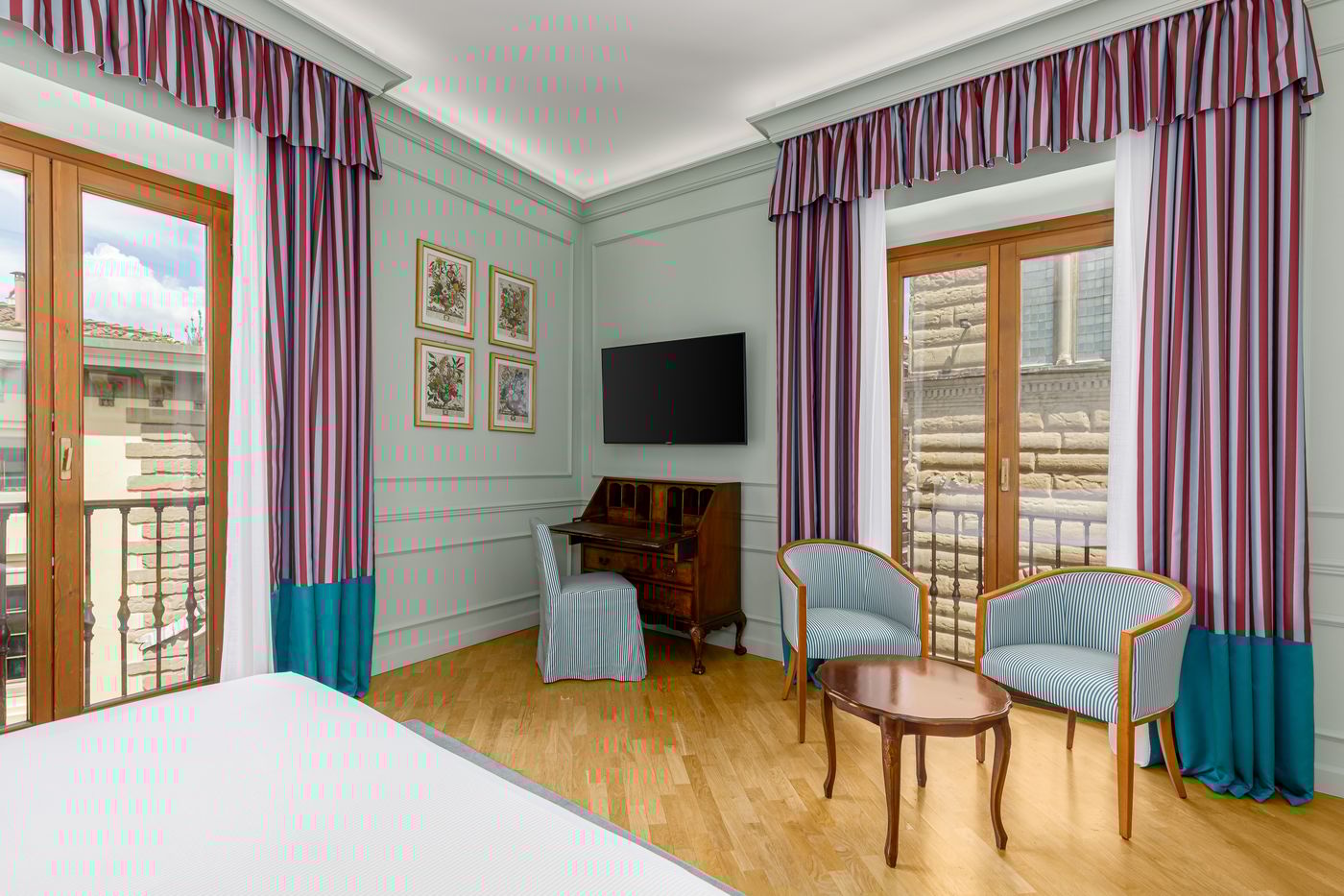 Room-Mate-Isabella-Room-22