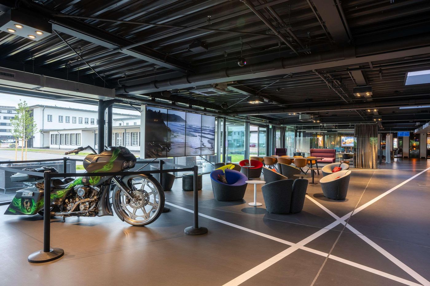 V8-Hotel-Koln-Lobby-11