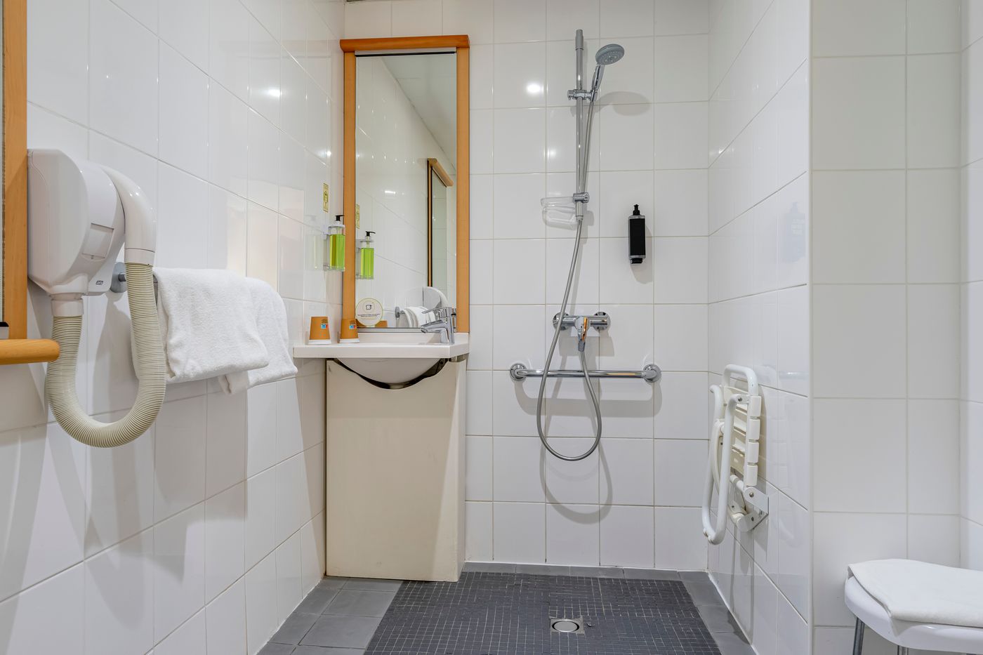 B&B HOTEL Marseille Centre Vieux Port-France-MARSEILLE-Room-9