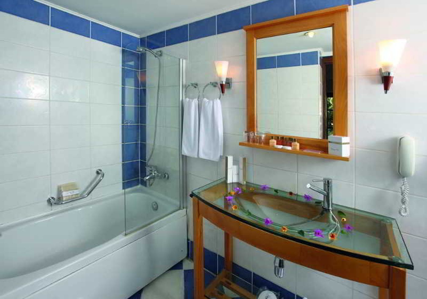 Majesty-Club-La-Mer-Art-Room-16