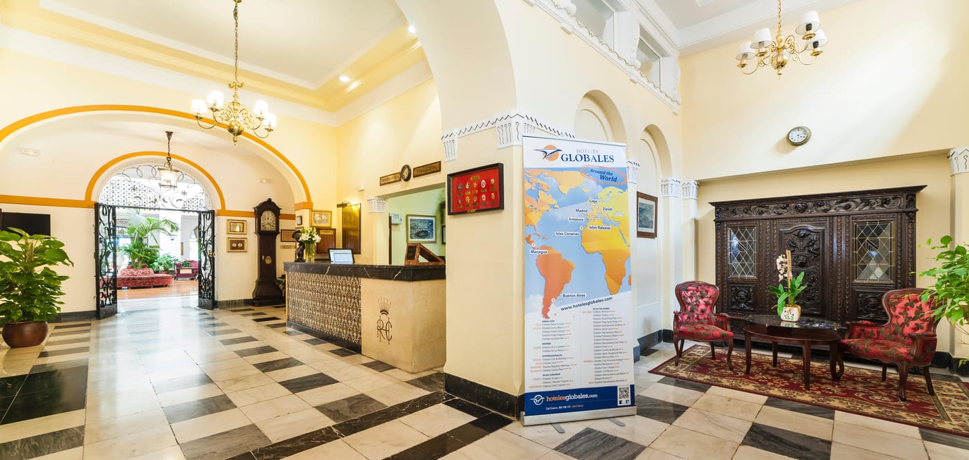 Hoteles-Globales-Reina-Cristina-Lobby-54