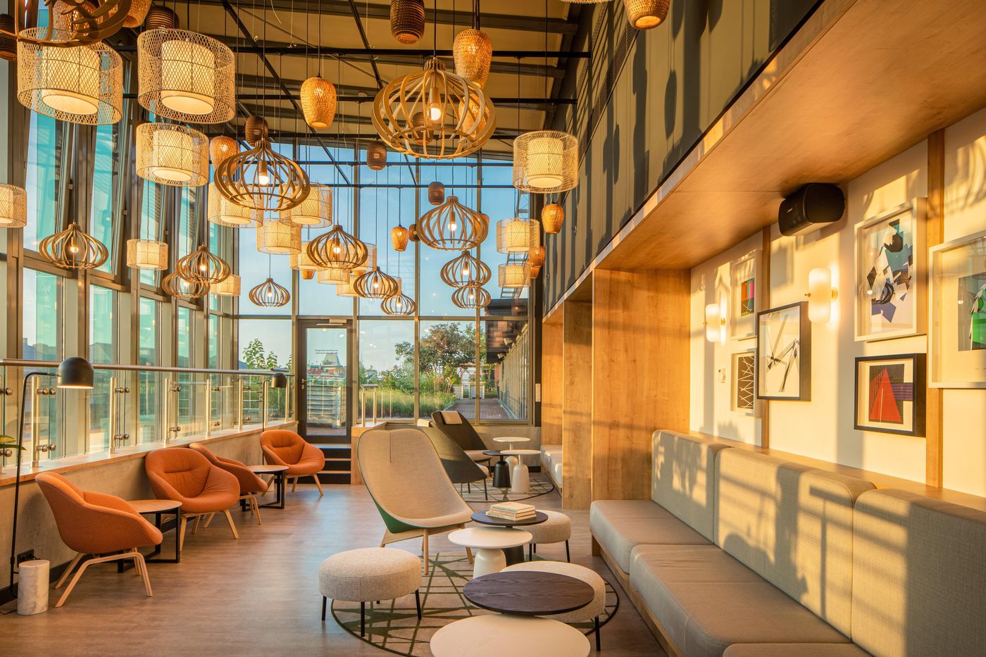 Crowne-Plaza-Budapest-Lobby-20