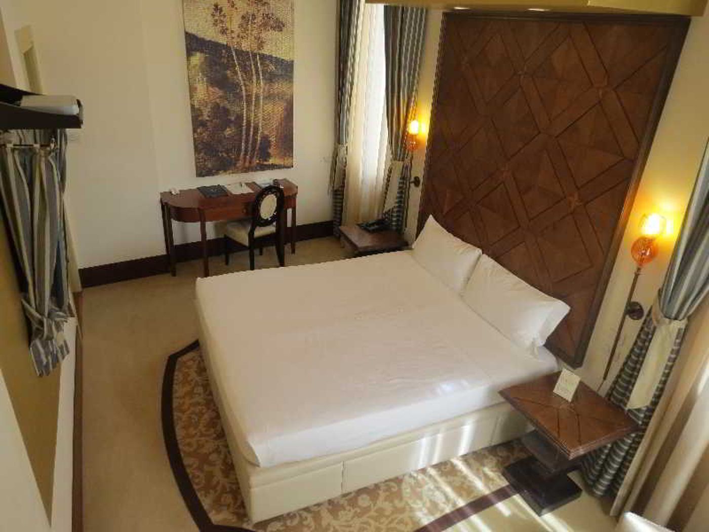 Dei-Dragomanni-Room-6