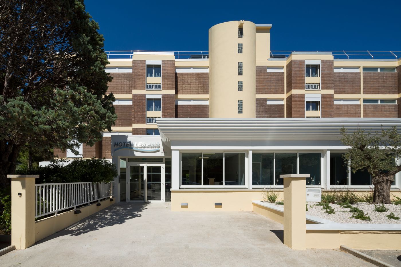 Operalia Hotel Les Pins - France - BALARUC LES BAINS - General view - 7