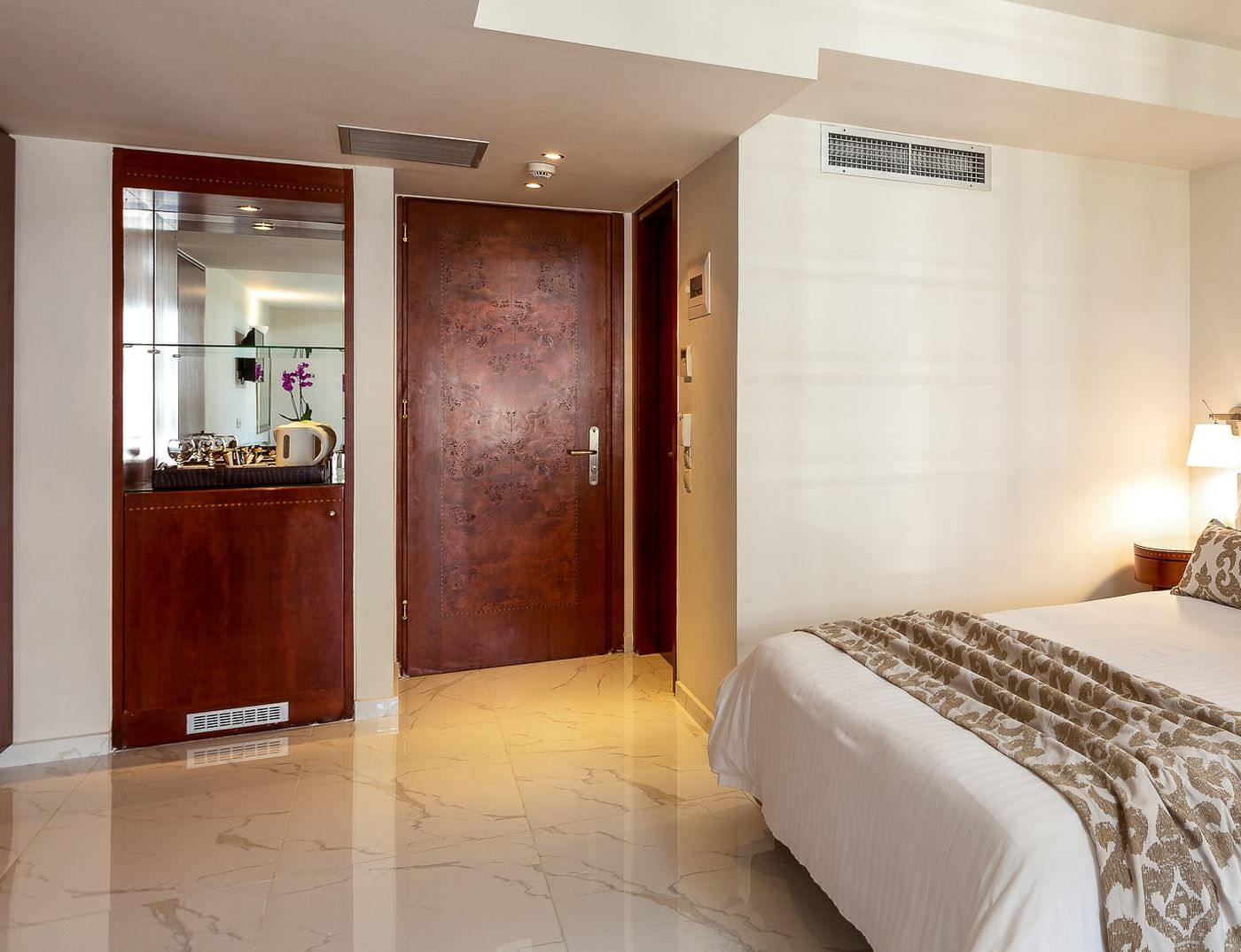 Theartemis-Palace-Room-36