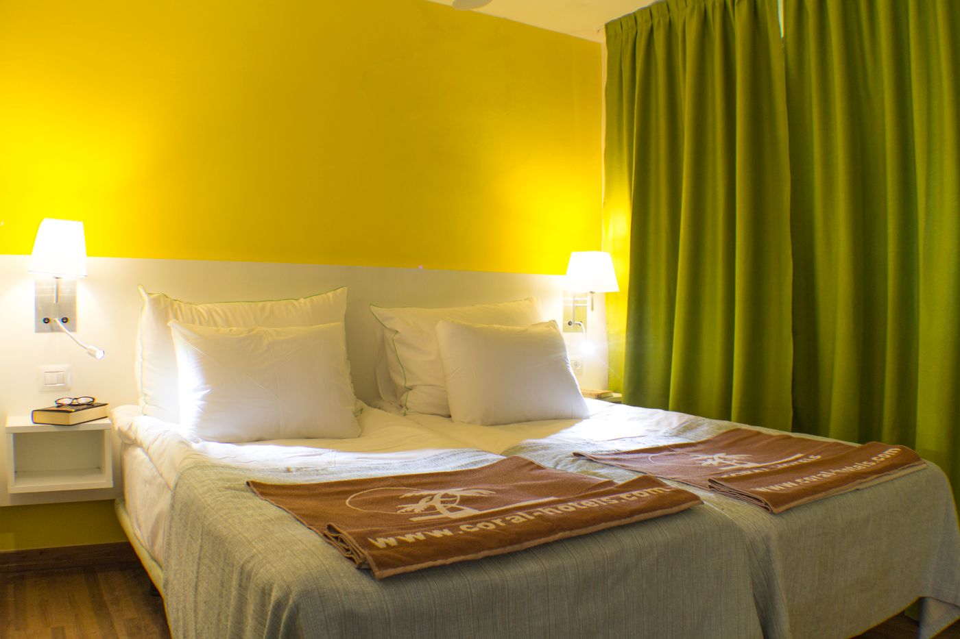 Coral California - Adults Only