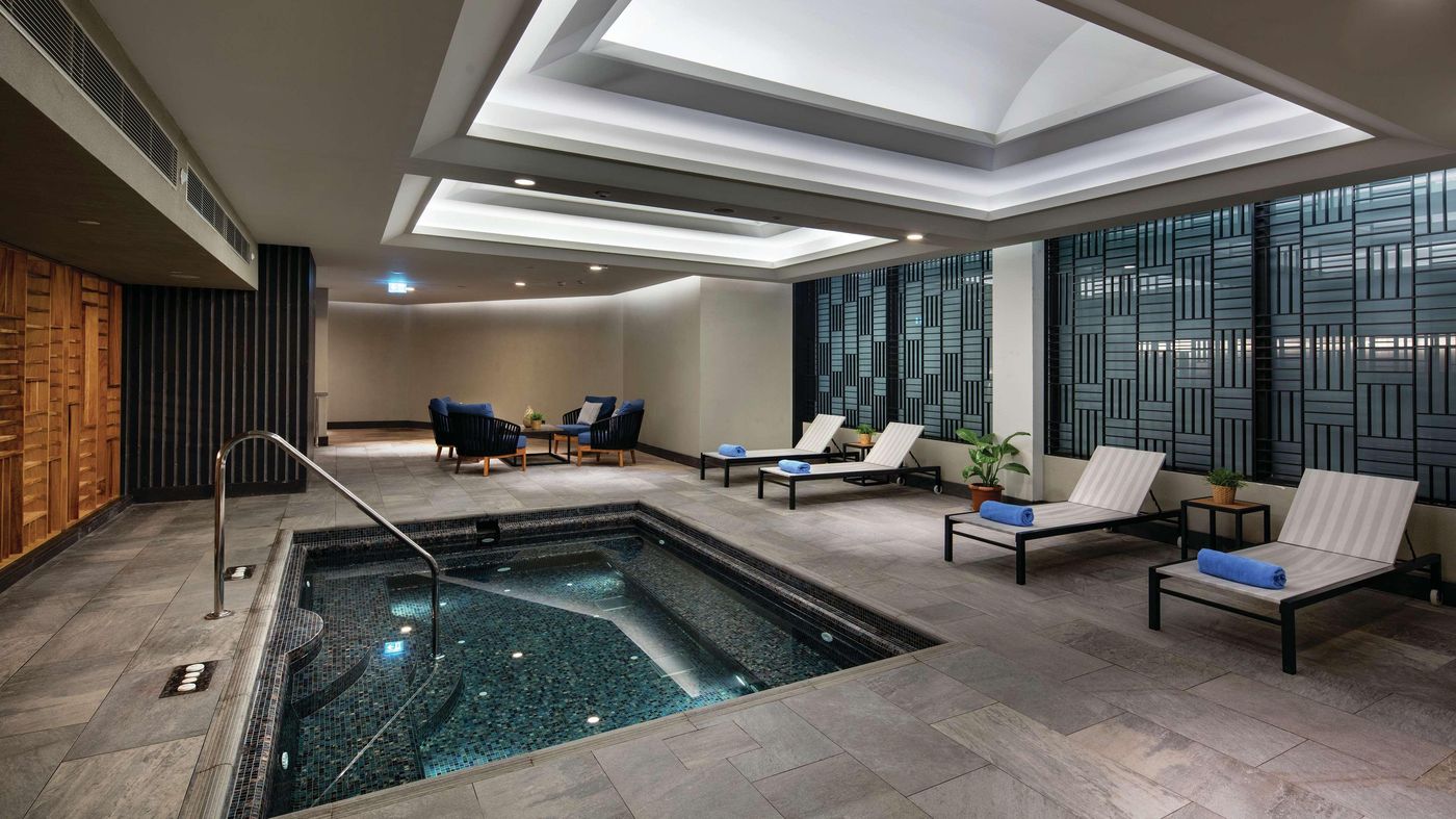 Hilton-Istanbul-Maslak-Pool-57