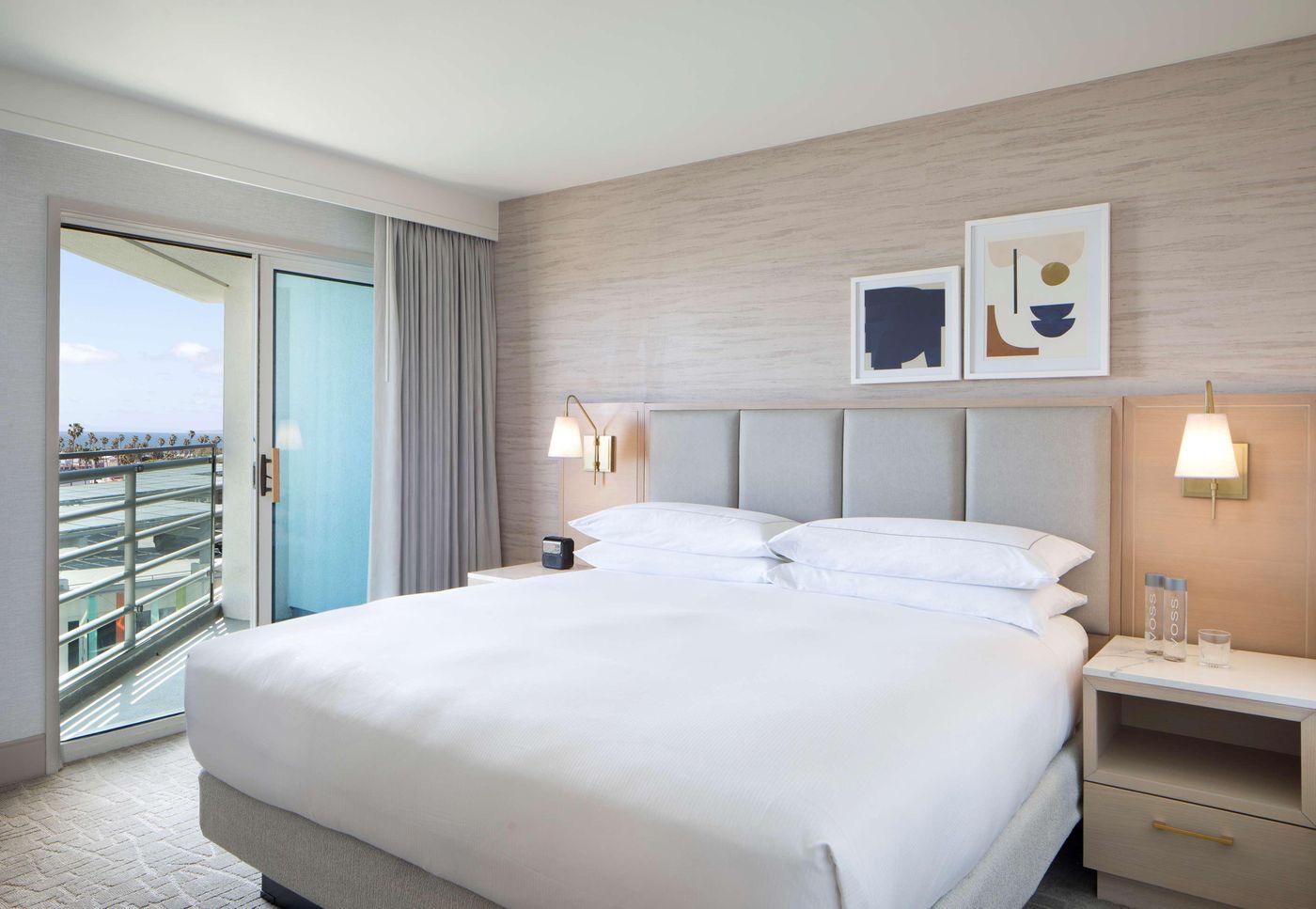 Hilton-Santa-Monica-Hotel---Suites-Room-33
