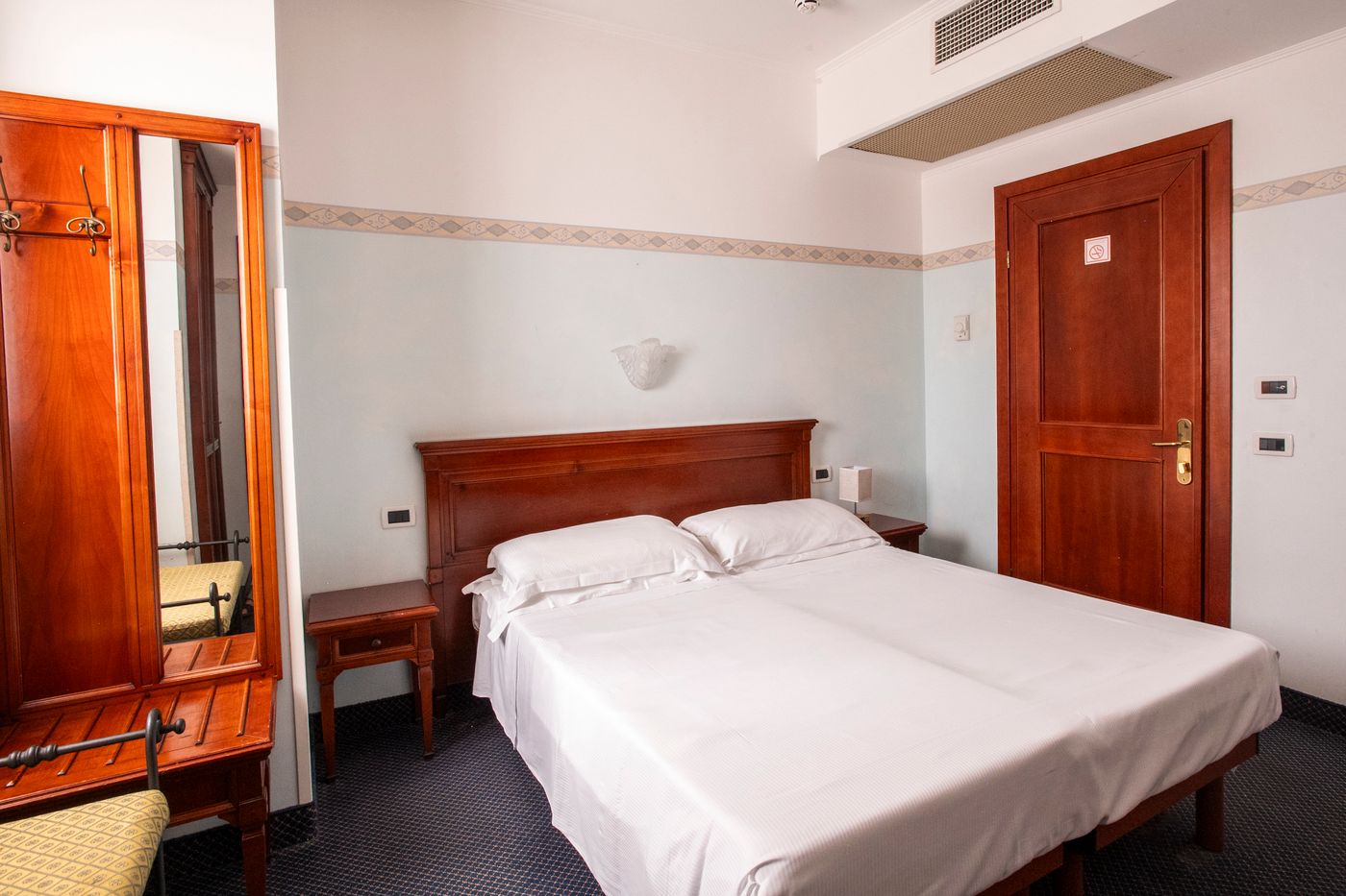 Russo-Palace-Room-14