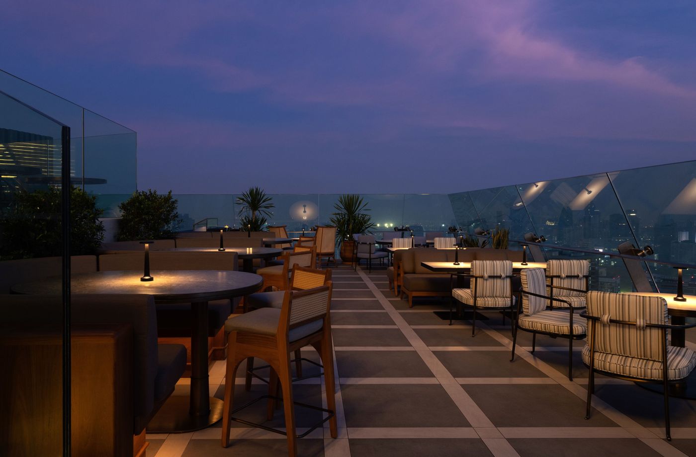 Dusit-Thani-Bangkok-Bar-57