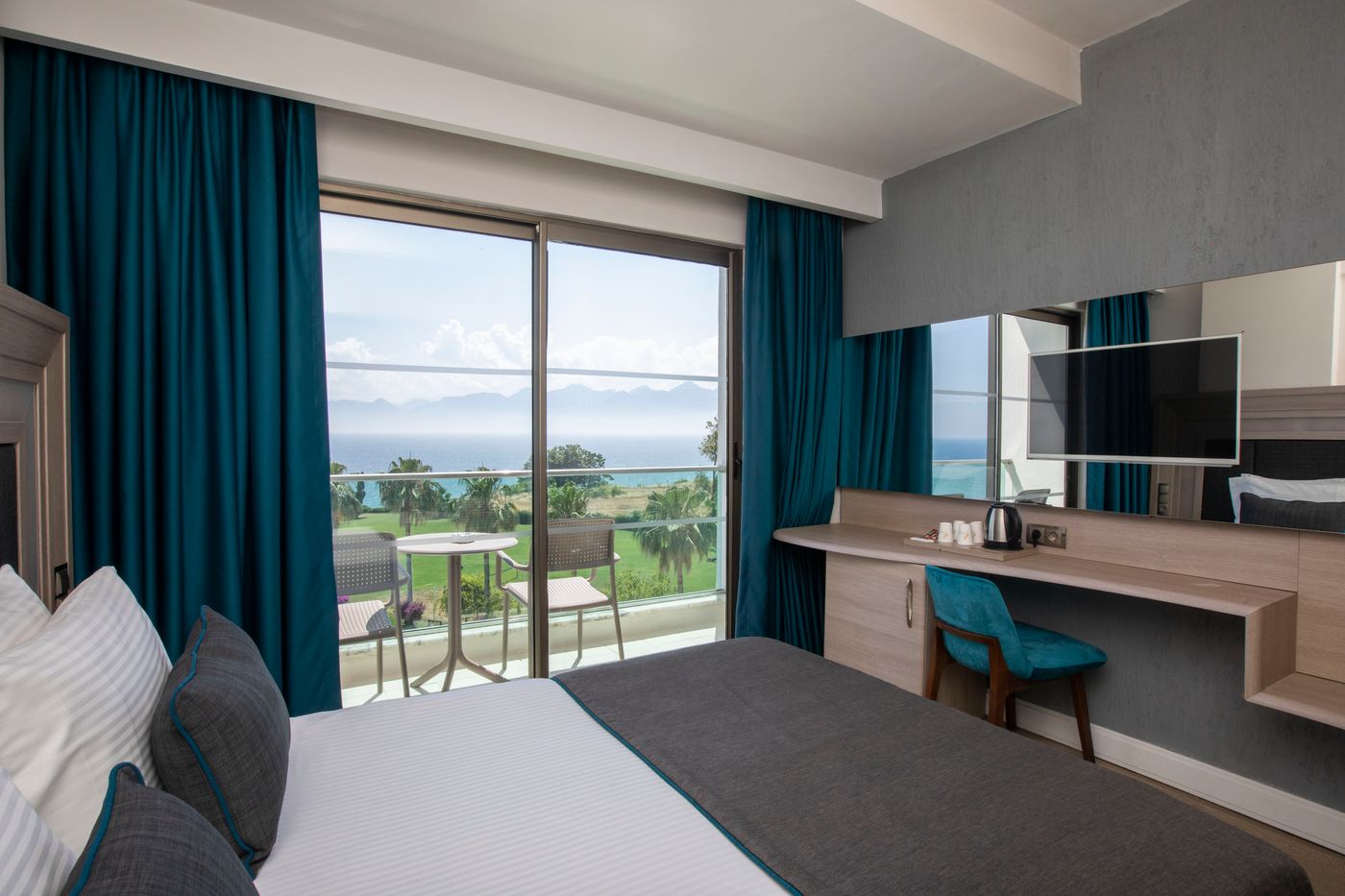 Falcon-Hotel-Room-16