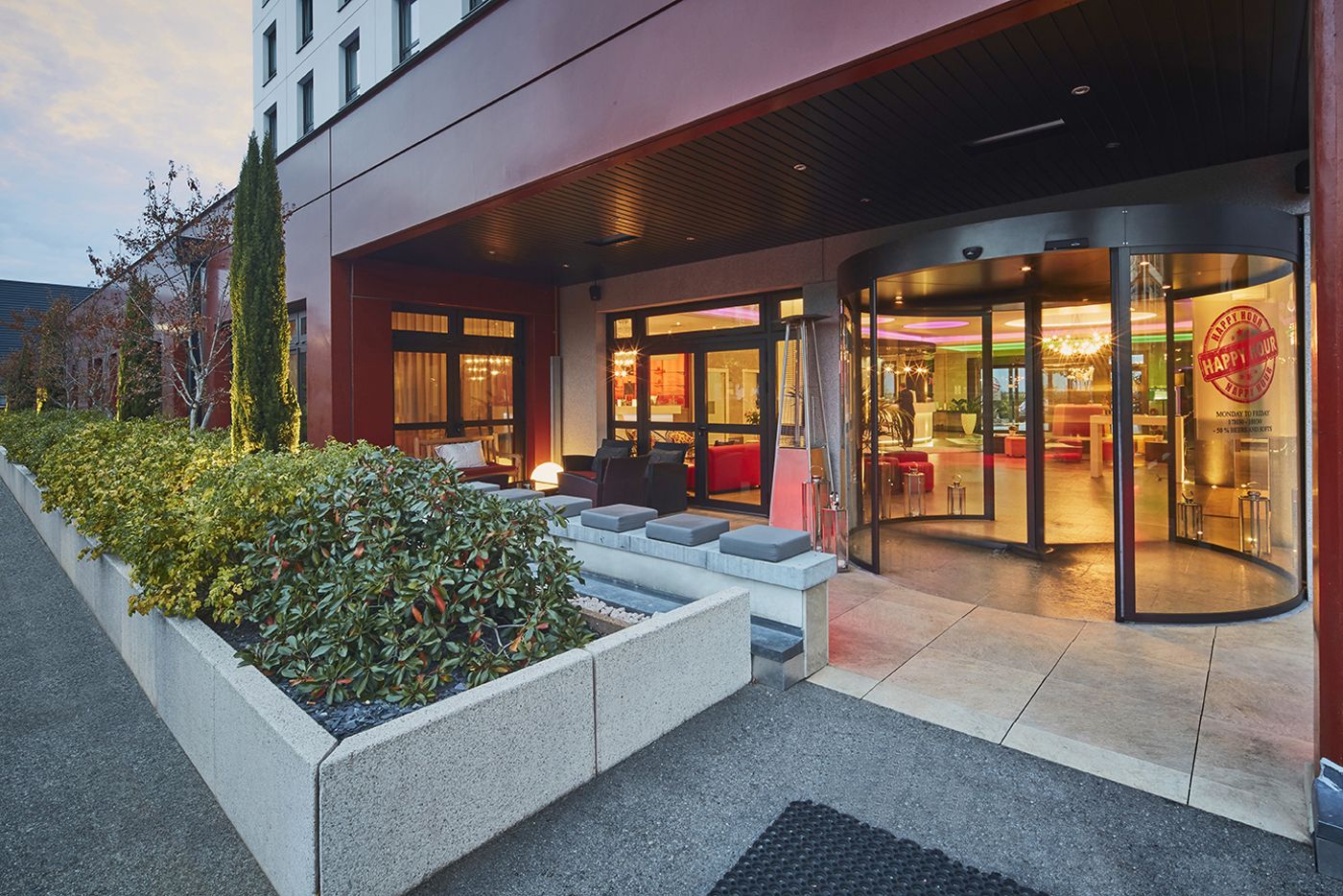 Kyriad Prestige Lyon Est - Saint Priest Eurexpo - France - SAINT PRIEST - Terrace - 3