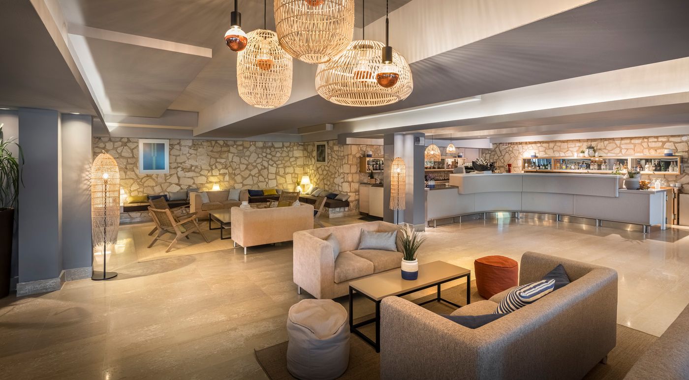 Valamar-Crystal-Hotel-Bar-17