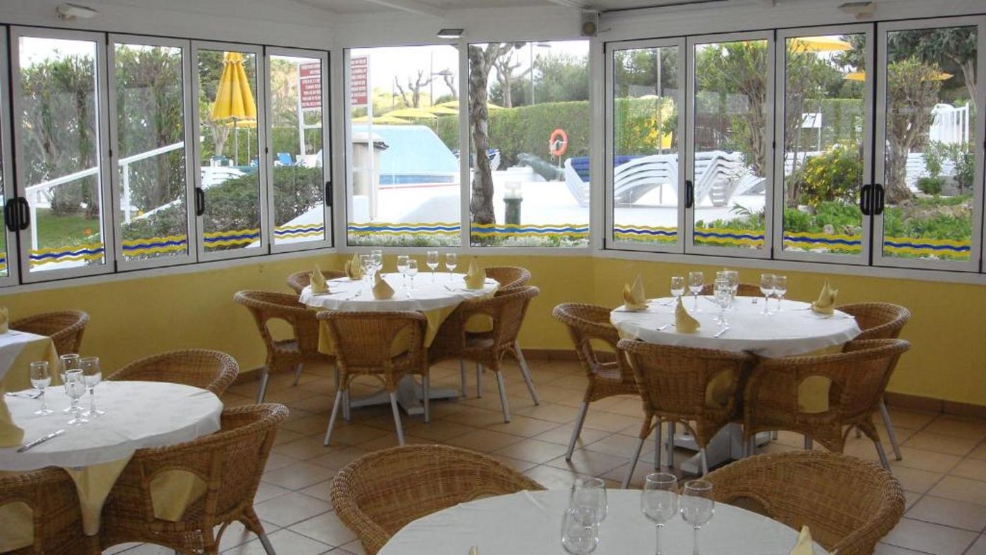 Hamilton-Court-Lobby-42