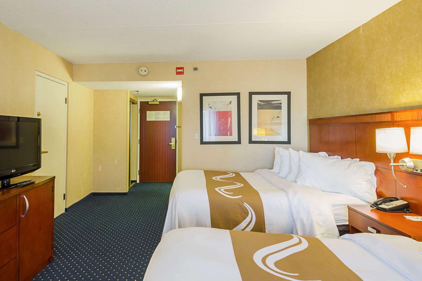 Quality-Inn-Boston-revere-Room-9