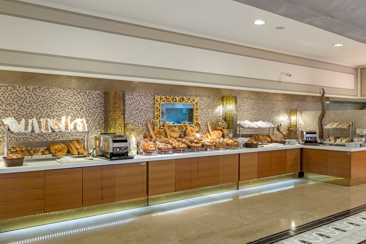 Royal-Holiday-Palace-Restaurant-43