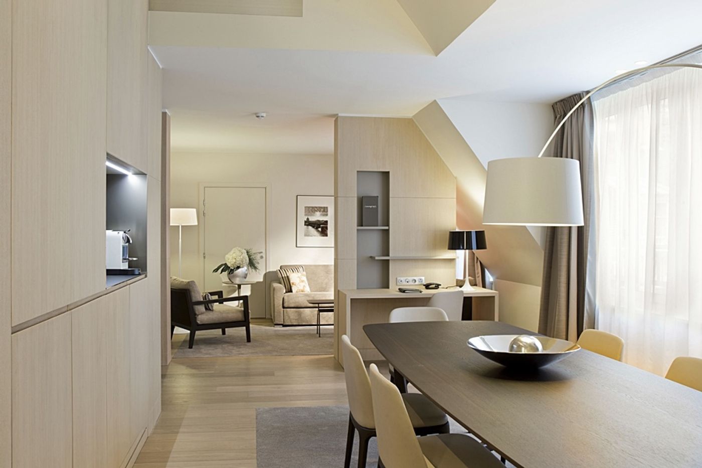 California-Paris-Champs-Elys----es-Room-4