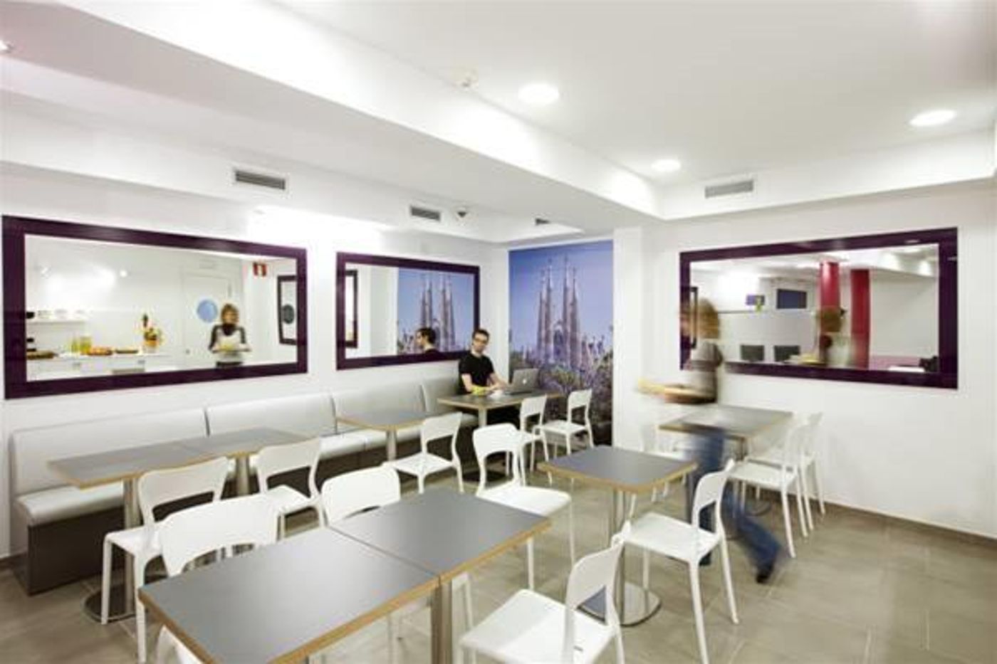 Live & Dream-Spain-BARCELONA -General view-2