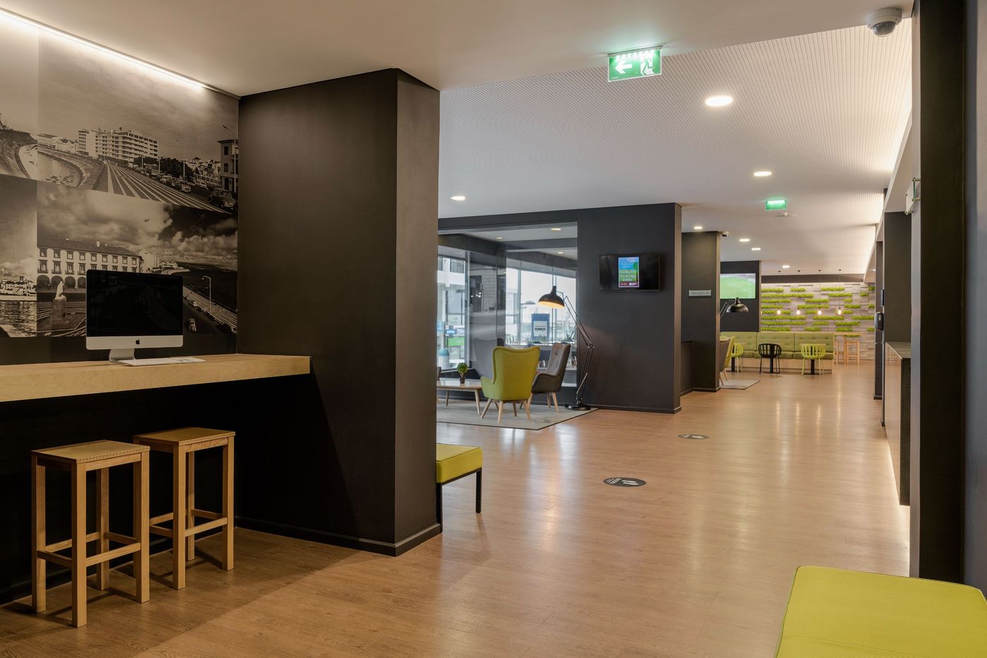 Neat-Hotel-Avenida-Lobby-22