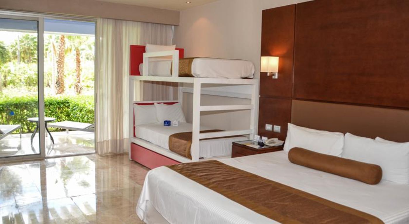 Grand Riviera Princess