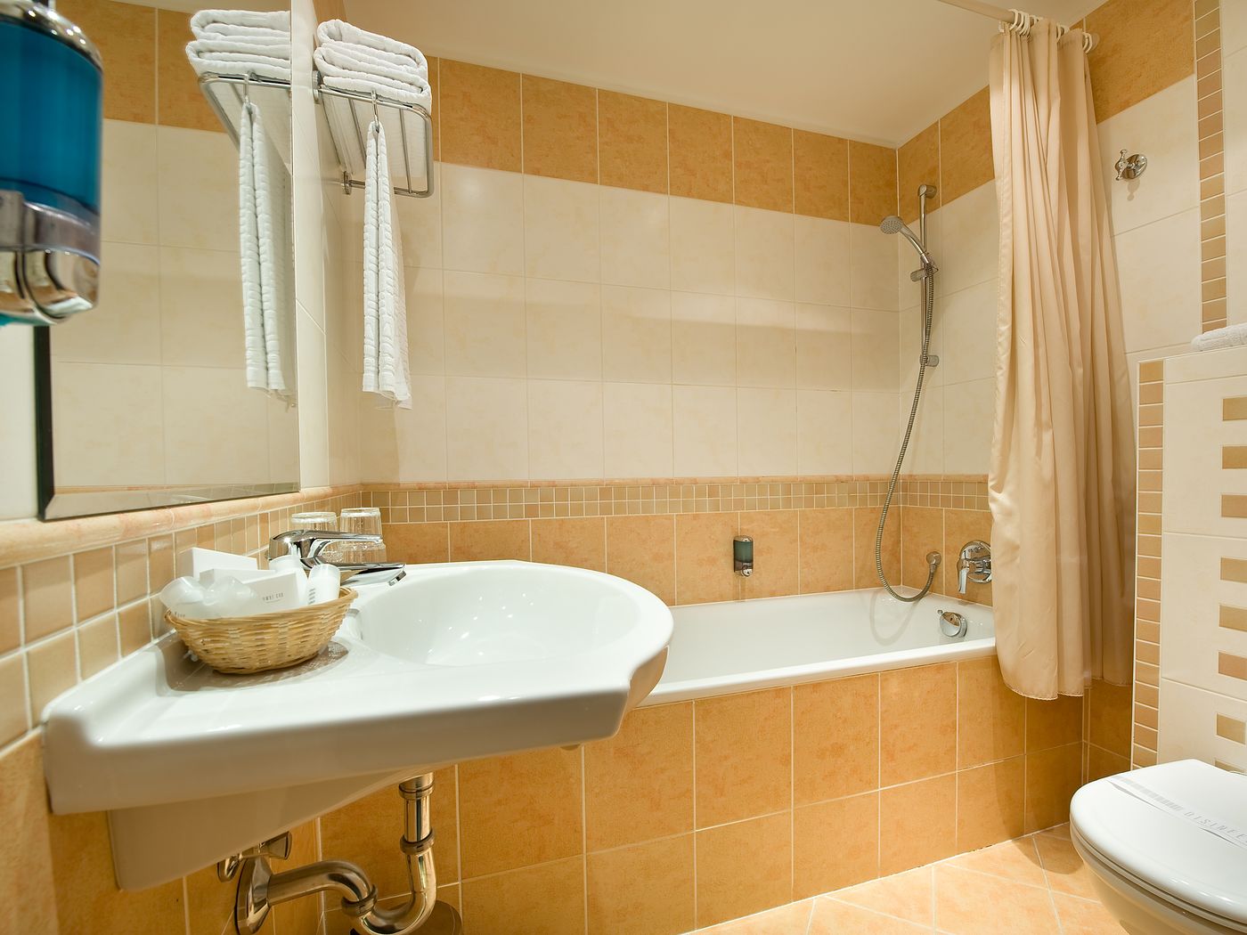 EA-Hotel-Rokoko-Room-26