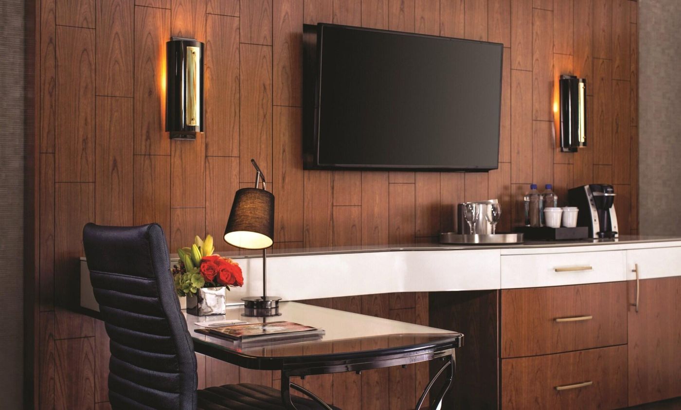 Mandalay-Bay-Hotel---Casino-Room-14