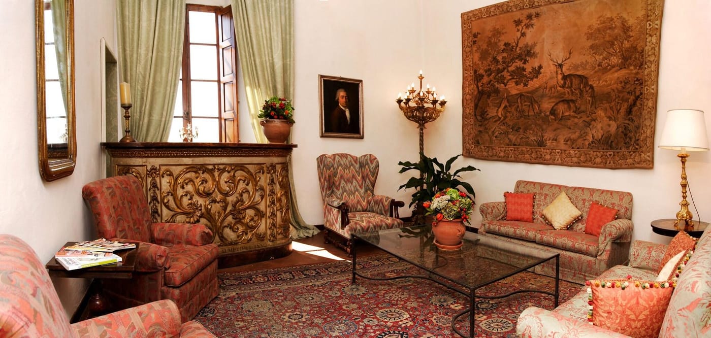 Castello-Di-Spaltenna-Lobby-15