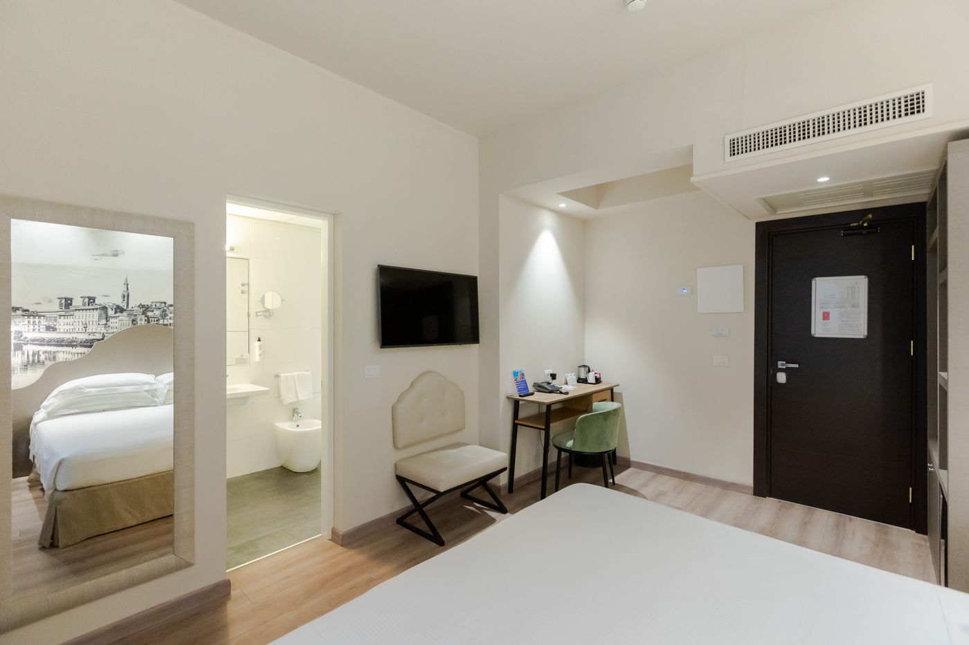 Grand-hotel-Mediterraneo-Room-41