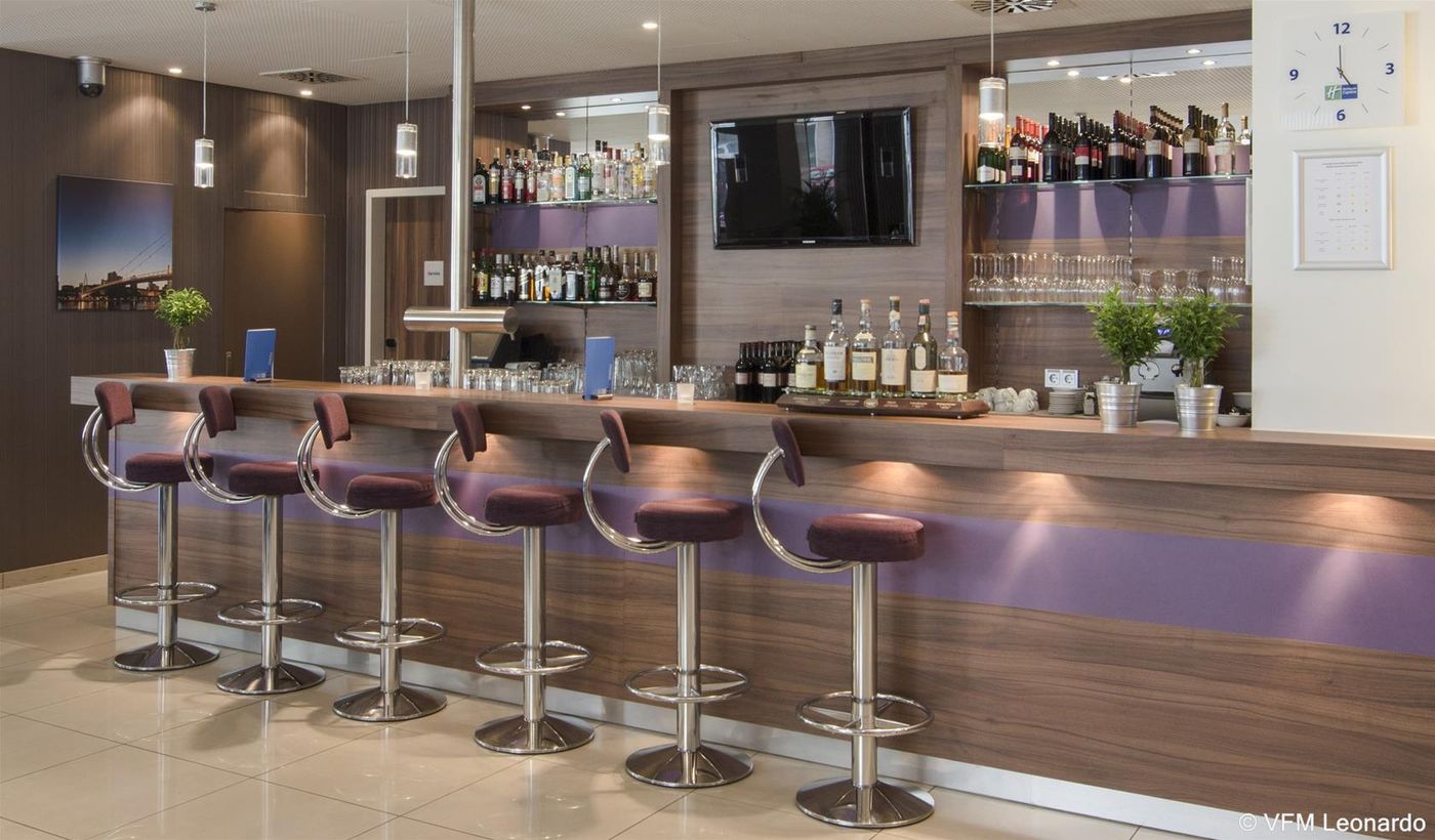Premier Inn Frankfurt City Centre - Germany - Frankfurt - Bar - 6