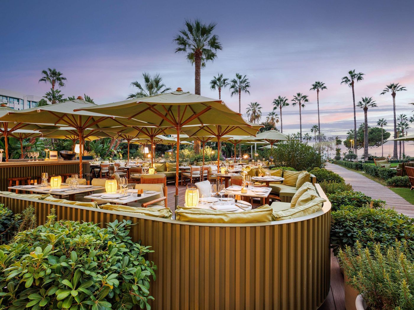 Le-Grand-Hotel-Restaurant-6