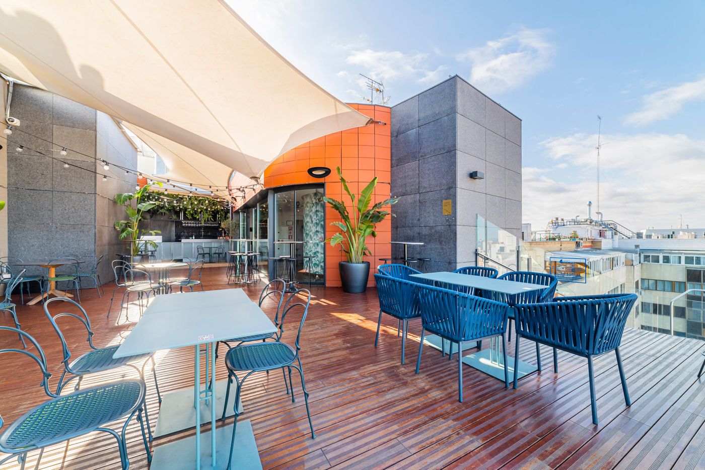 Hotel-Indigo-Madrid---Gran-Via-Lobby-53