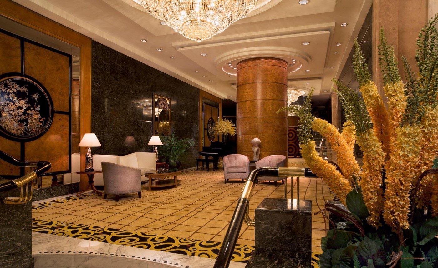 Royal-Pacific-Hotel-and-Towers-Lobby-3