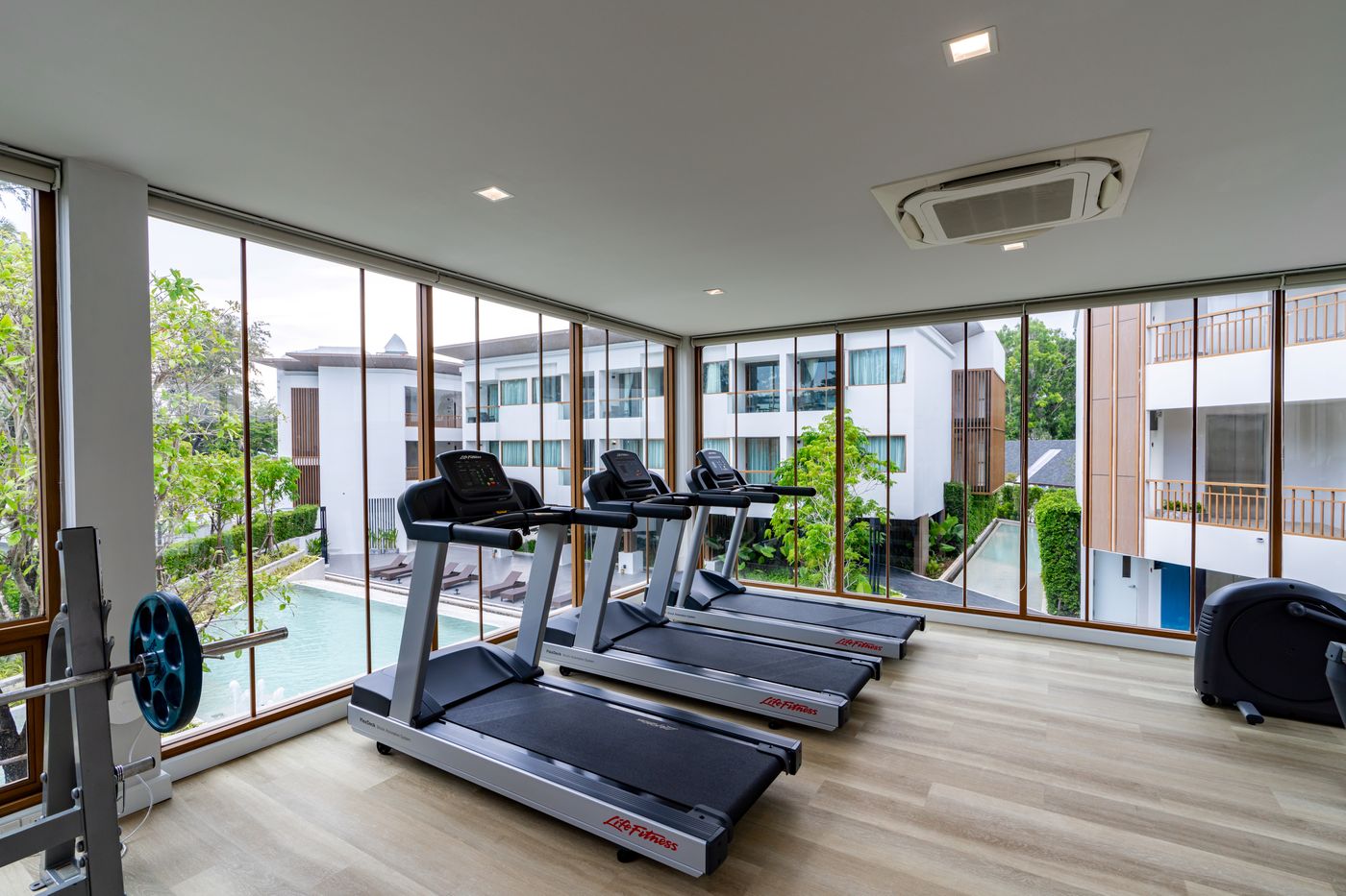 Bella-Nara-Phuket-Naiyang-Beach-Sports-and-Entertainment-63