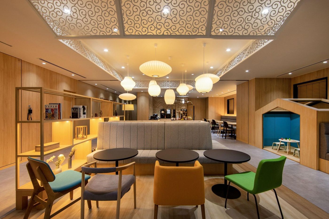 Karaksa Hotel Colors Tokyo Yaesu-Japan-Tokyo-Lobby-4