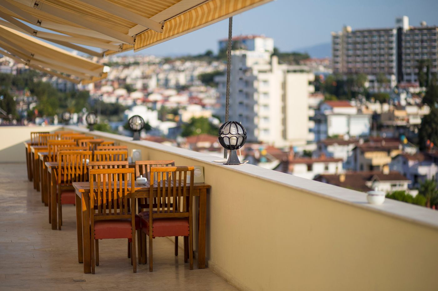 Tuntas-Family-Suites-Kusadasi-Restaurant-15
