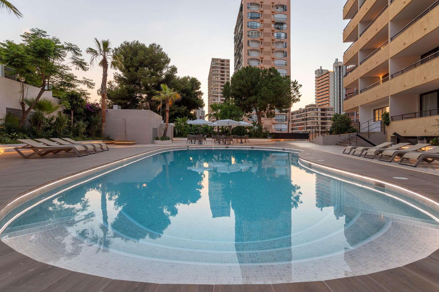 Apartamentos-Halley-Affiliated-By-Melia-Pool-4