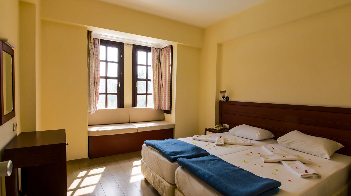 Lemas Suites Hotel Side