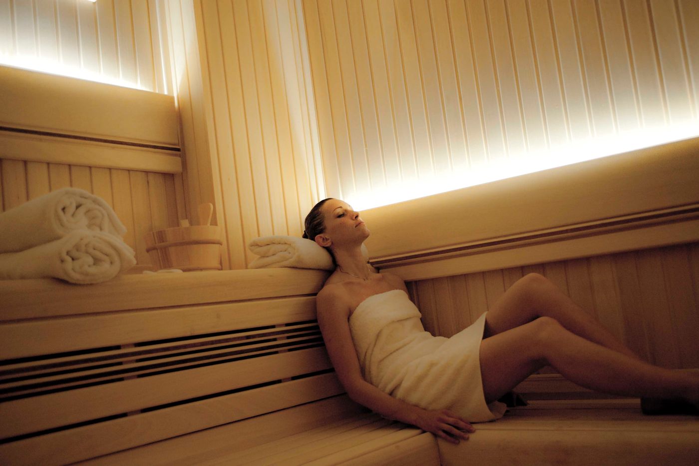 Golden-Tower-Hotel---Spa-Pool-87