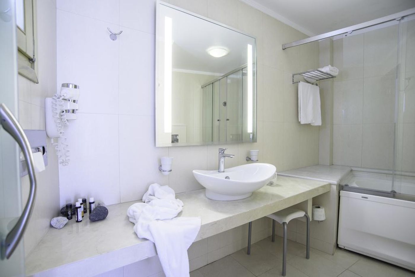 La-Mer-Deluxe-Spa-Resort---Conference-Center---Adult-Only-Room-41