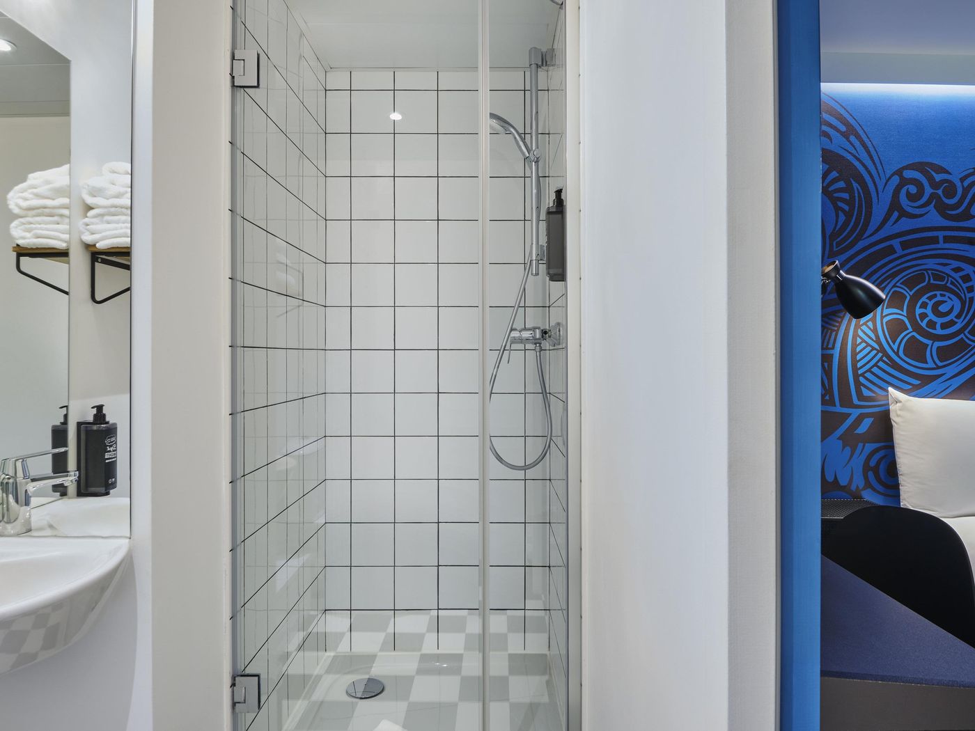 Ibis-Styles-Paris-Gare-de-lEst-Magenta-Room-18