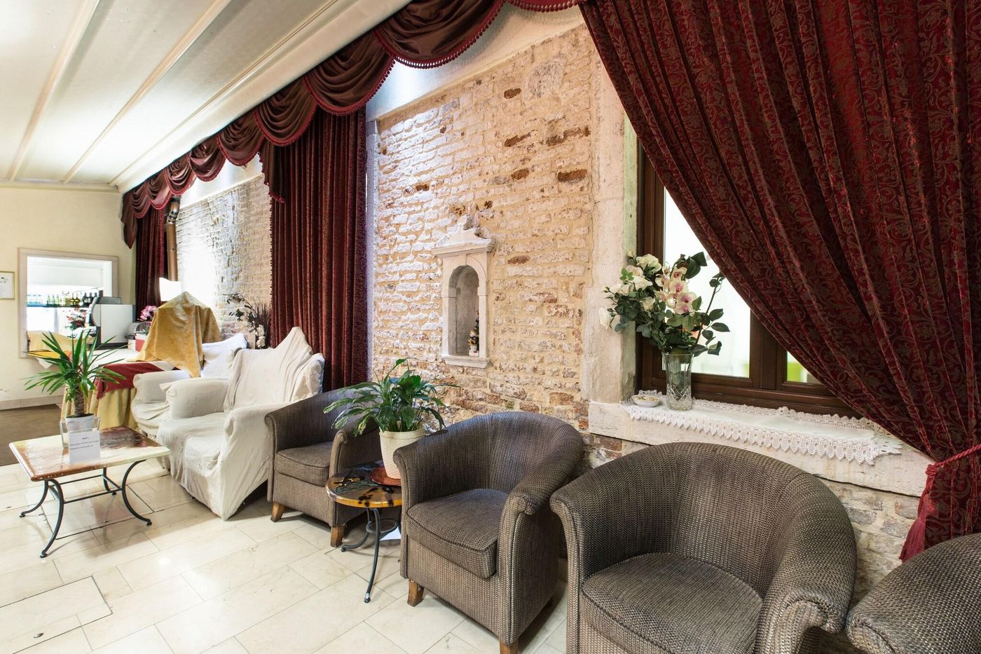 Hotel-Alcyone-Lobby-9