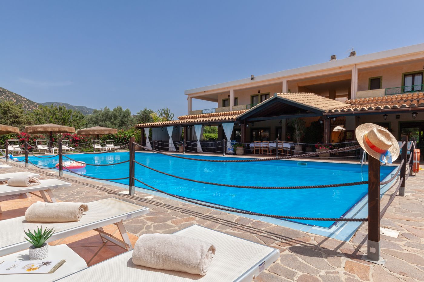 iH-Hotels-Villasimius-Le-Zagare-Resort-Pool-5