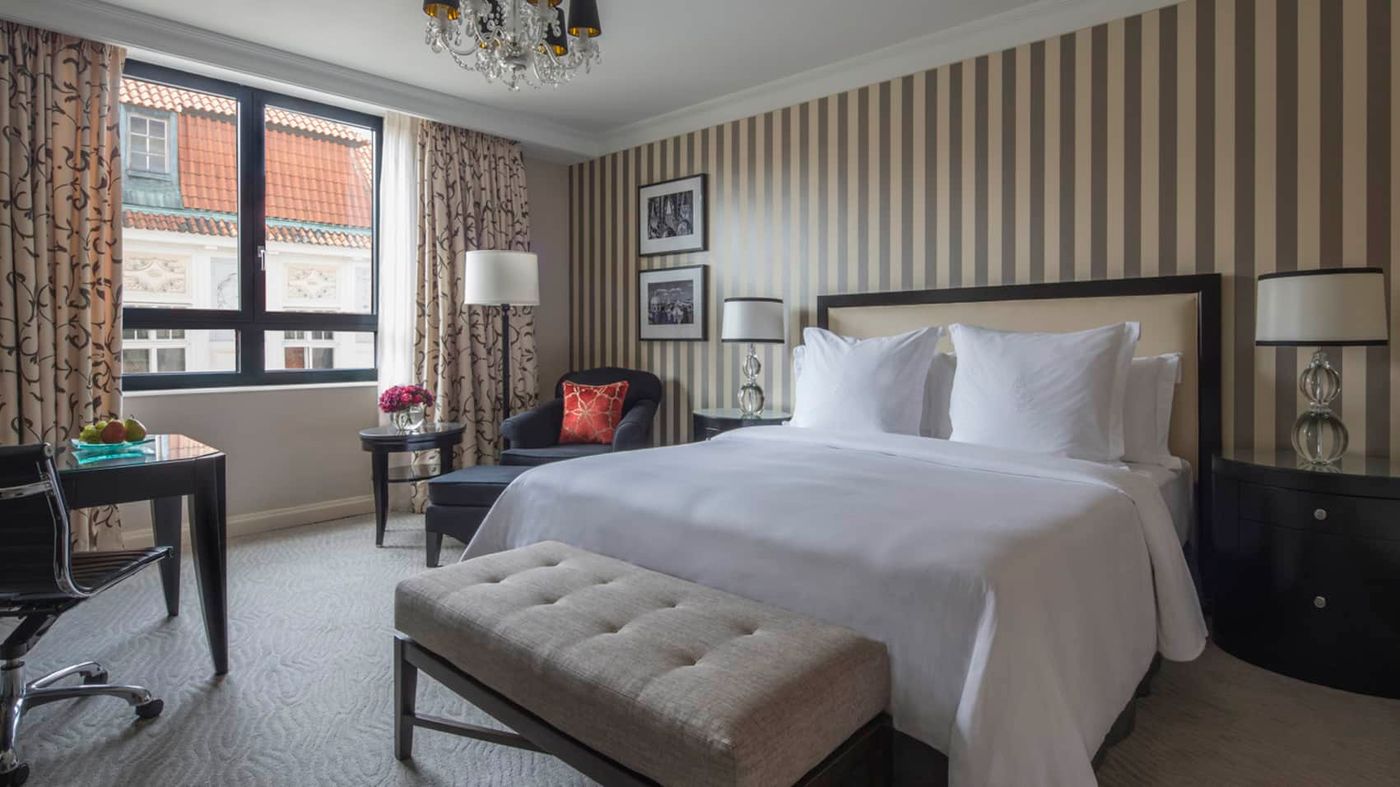 Four-Seasons-Hotel-Prague-Room-15