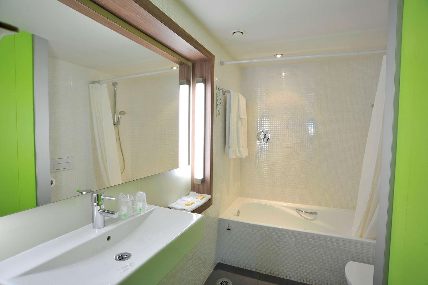 Travelodge Malaga Aeropuerto-Spain-MÁLAGA-Room-5