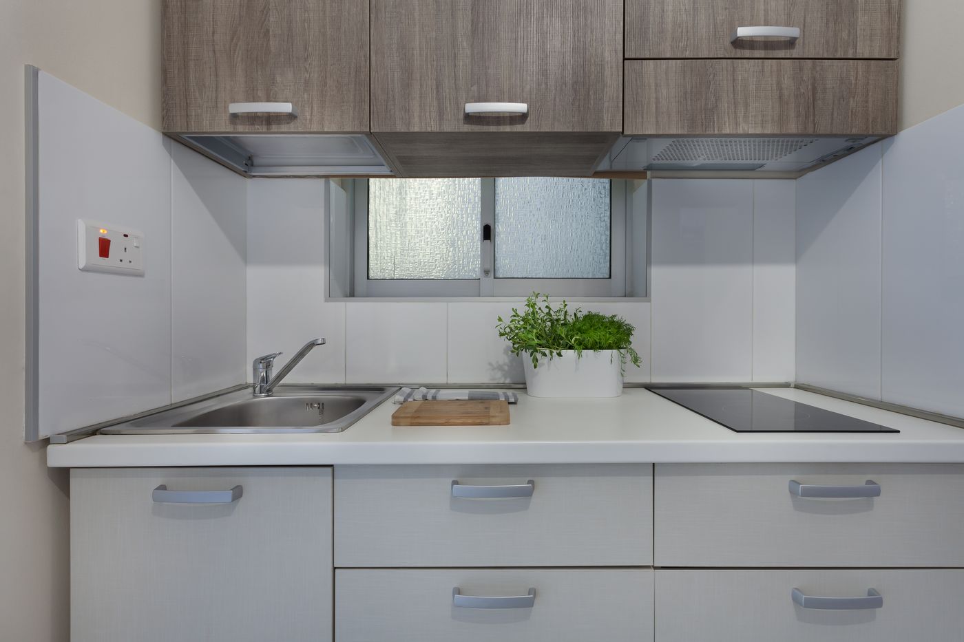 Hotel-115-The-Strand-Hotel-and-Suites-Room-36